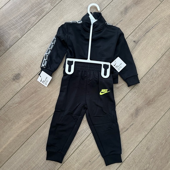 Nike Logo Matching Tracksuit Set in Black Size 18 Months NWT - Picture 2 of 5